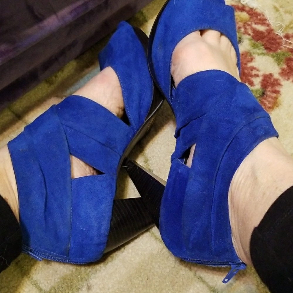 Shoes - Picture 5 of 6